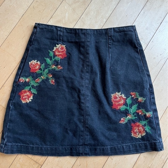 Topshop Embroidered Flower Mini Denim Skirt - Picture 3 of 7